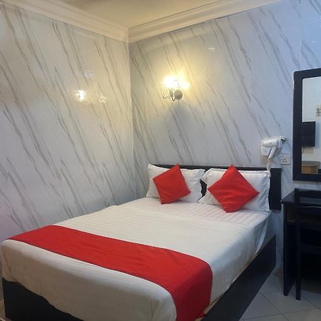 V Hotel Teluk Intan Esterno foto