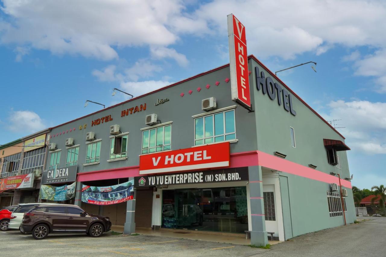 V Hotel Teluk Intan Esterno foto