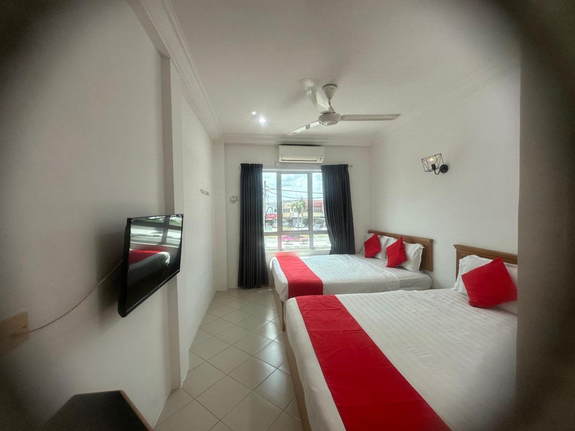 V Hotel Teluk Intan Esterno foto
