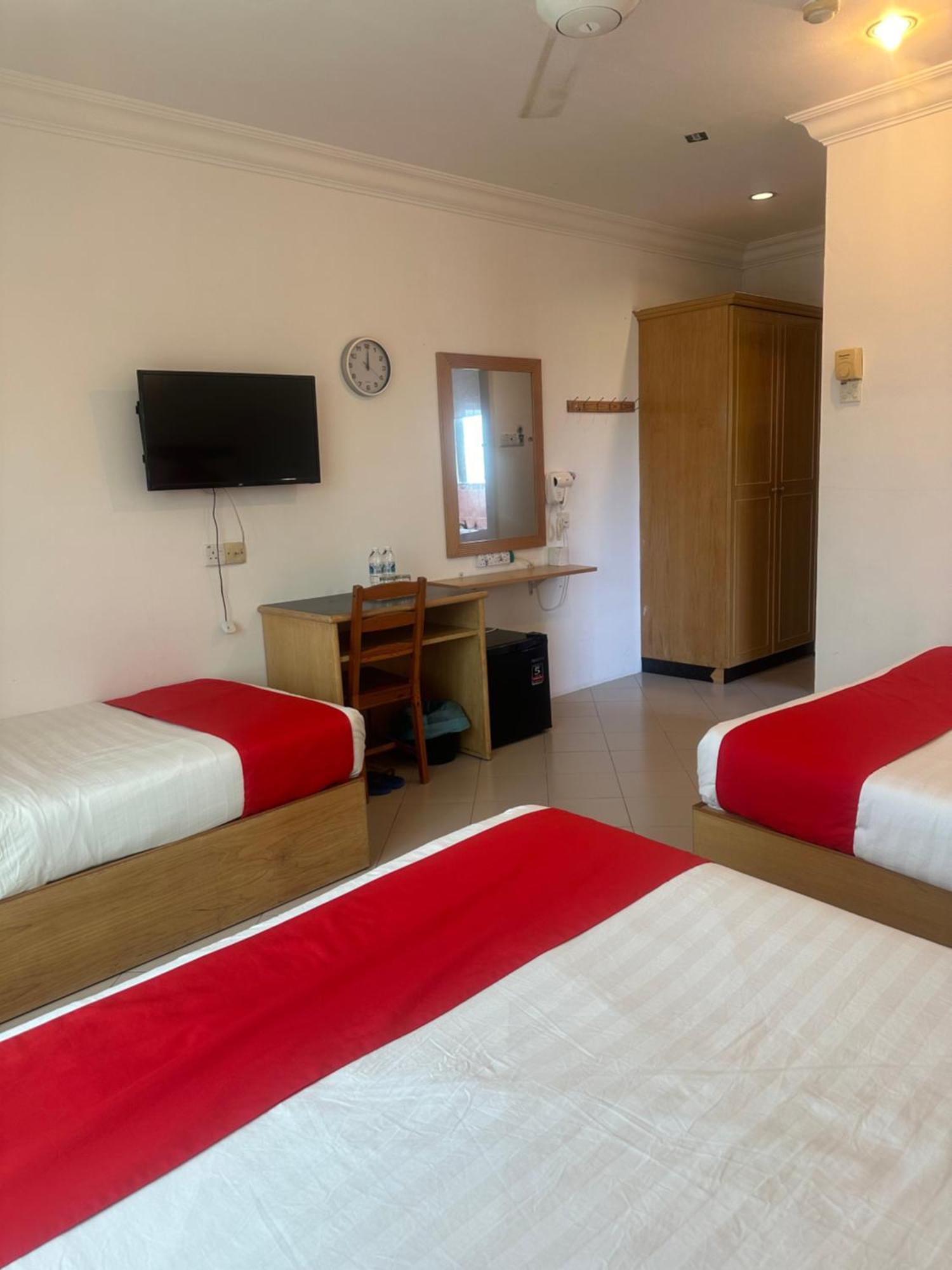 V Hotel Teluk Intan Esterno foto