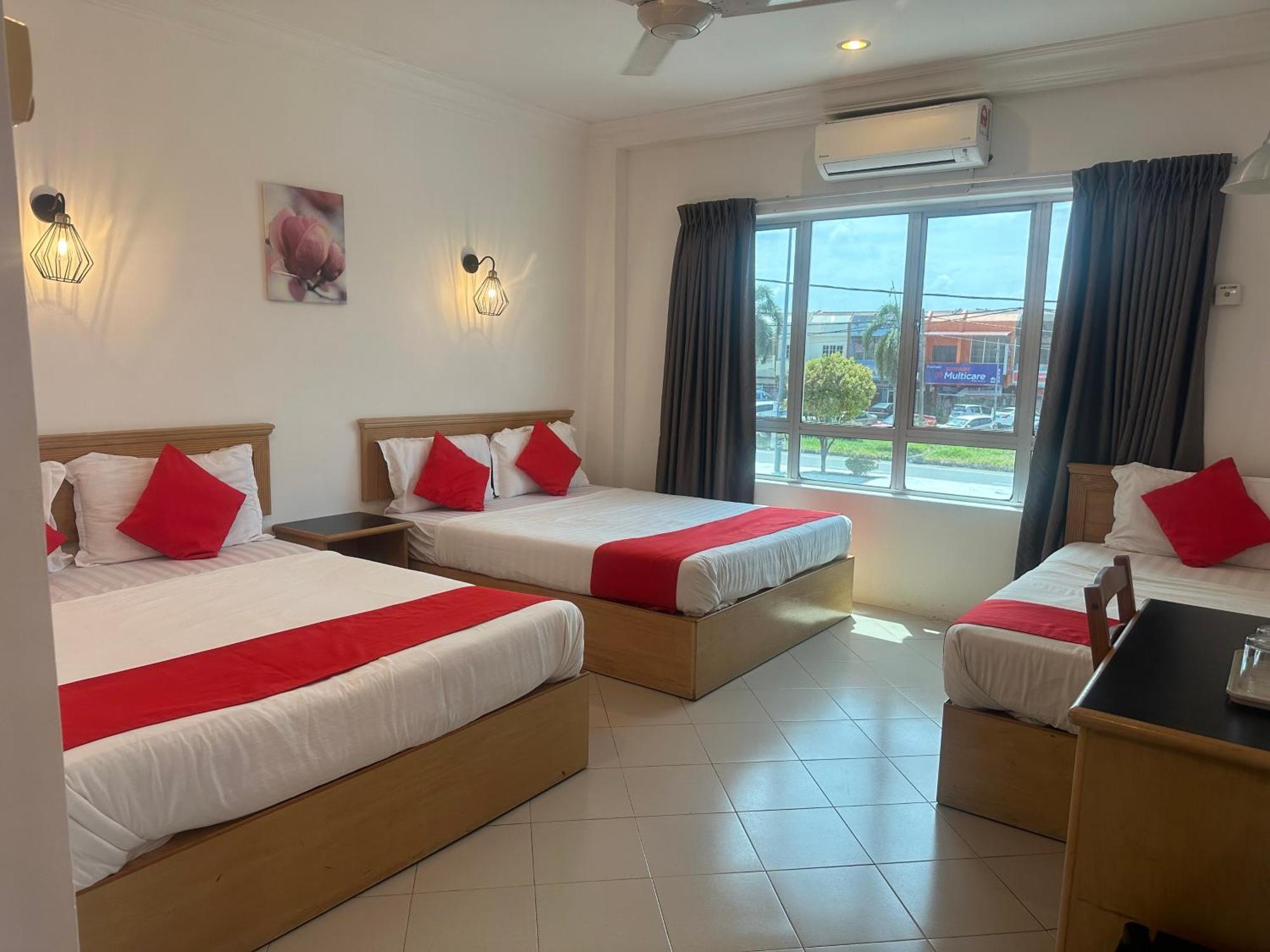 V Hotel Teluk Intan Esterno foto