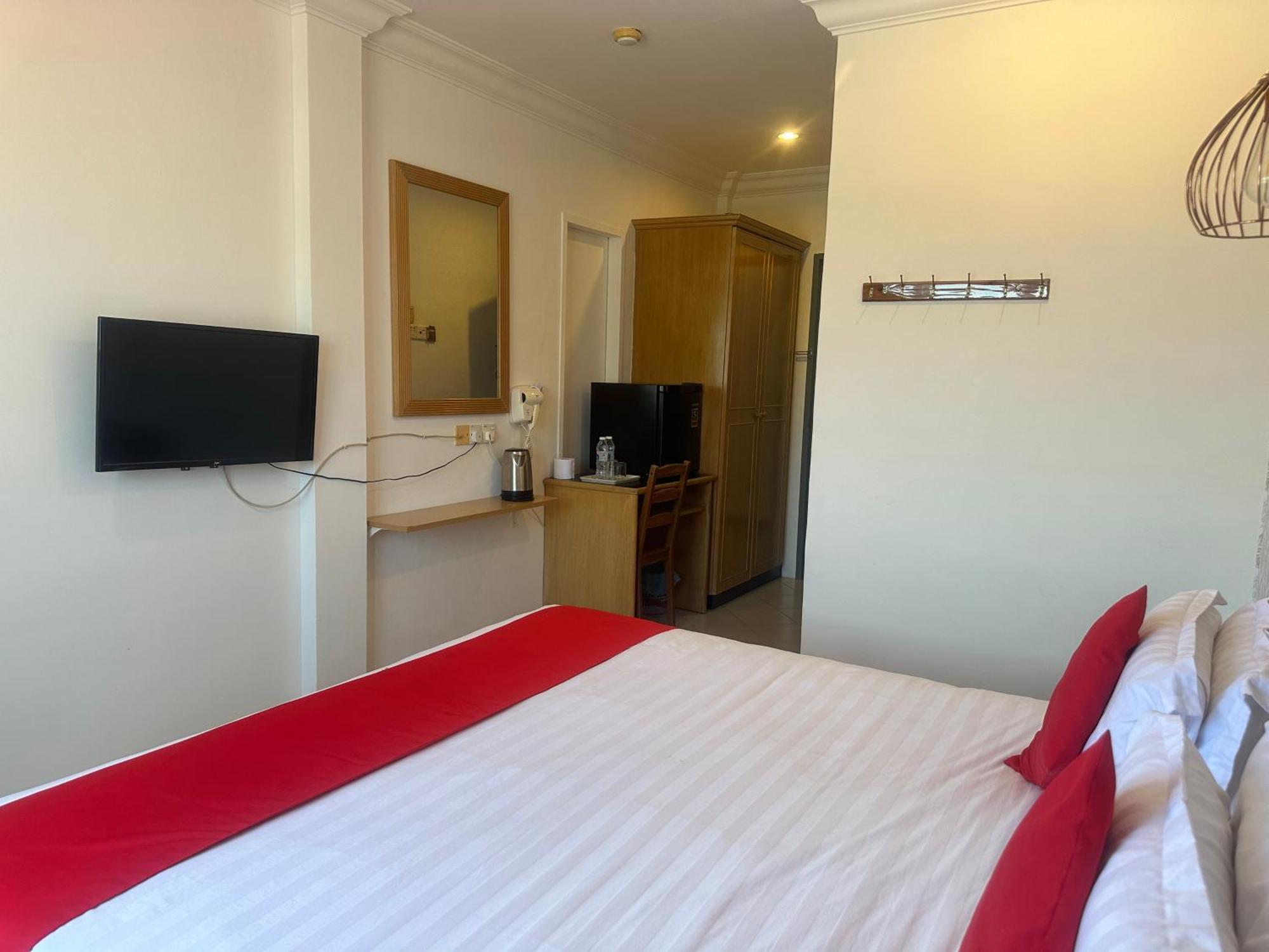 V Hotel Teluk Intan Esterno foto